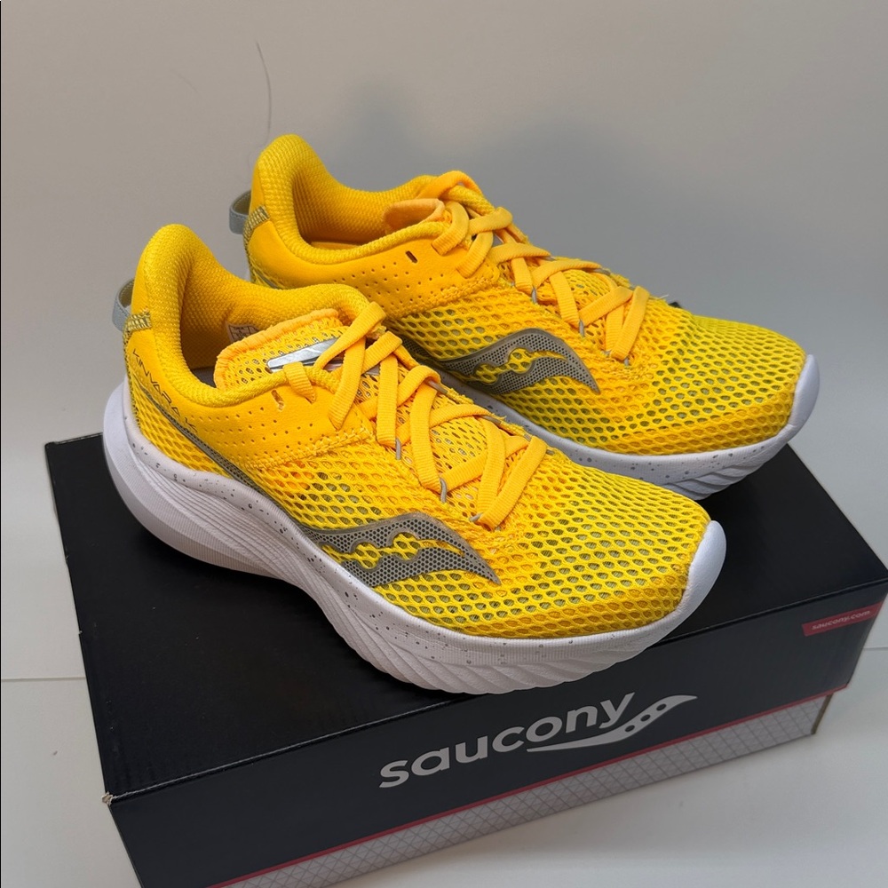 Classic  Saucony Women’s Kinvara 14 Running Shoes Size 5